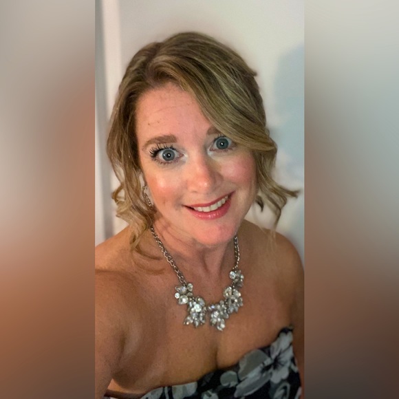 Meet your Posher, Allison - Picture 1 of 1